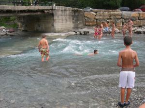 Ya teníamos ganas de bañarnos en el río. ¡Qué "calentita" está el agua!